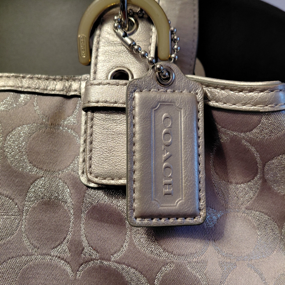 Chic Silver Patterned Shoulder Bag - image 3